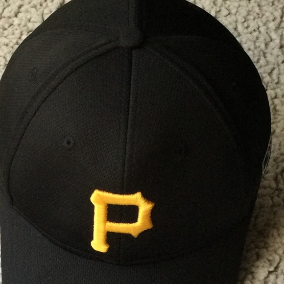 TEAM MLB Pittsburgh Pirates Youth Baseball Cap "GOLD P LOGO" YOUTH SIZE - Picture 2 of 5